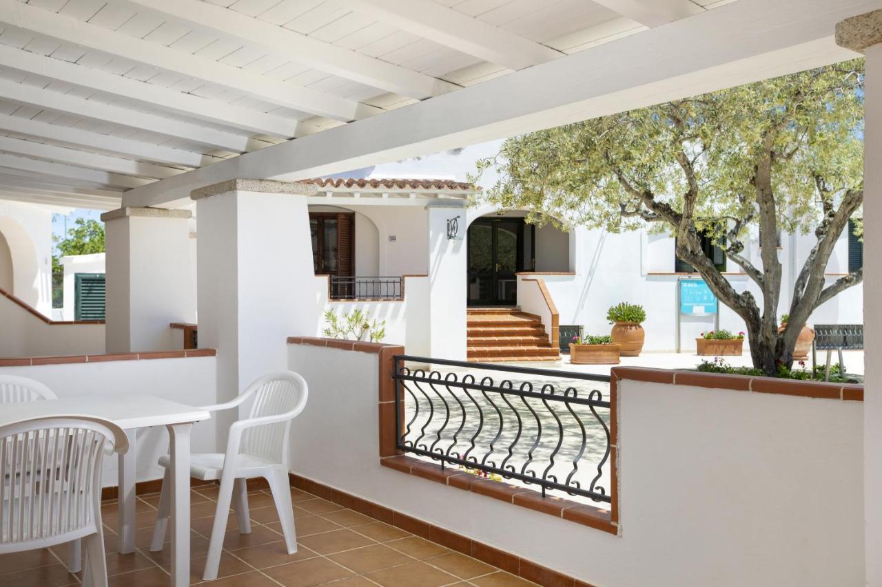 Nicolaus Club Quattro Lune Resort Cala Liberotto Esterno foto