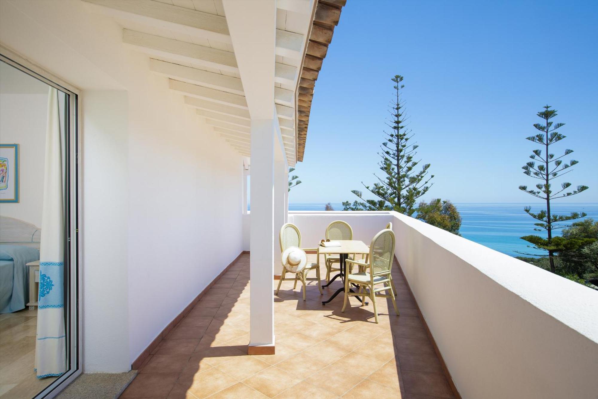 Nicolaus Club Quattro Lune Resort Cala Liberotto Esterno foto