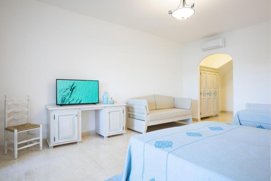 Nicolaus Club Quattro Lune Resort Cala Liberotto Esterno foto